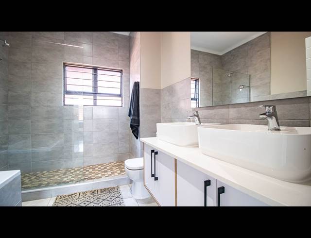 3 BEDROOM SIMPLEX FOR SALE IN OLYMPUS AH